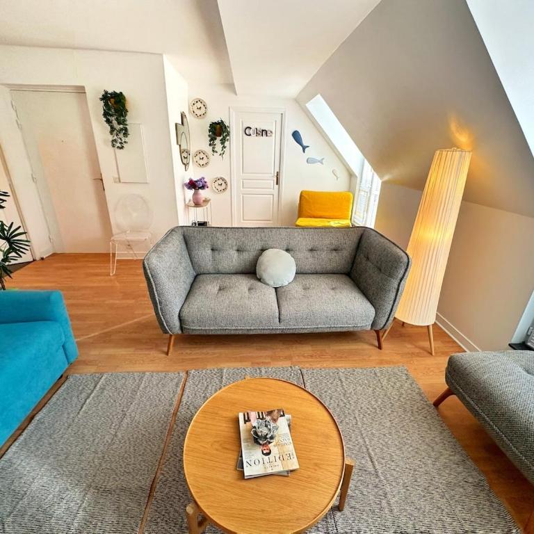 Celine 31 Bright Apartment Between Champs Élysée and Eiffel Tower - Two-Bedroom Apartment - 9