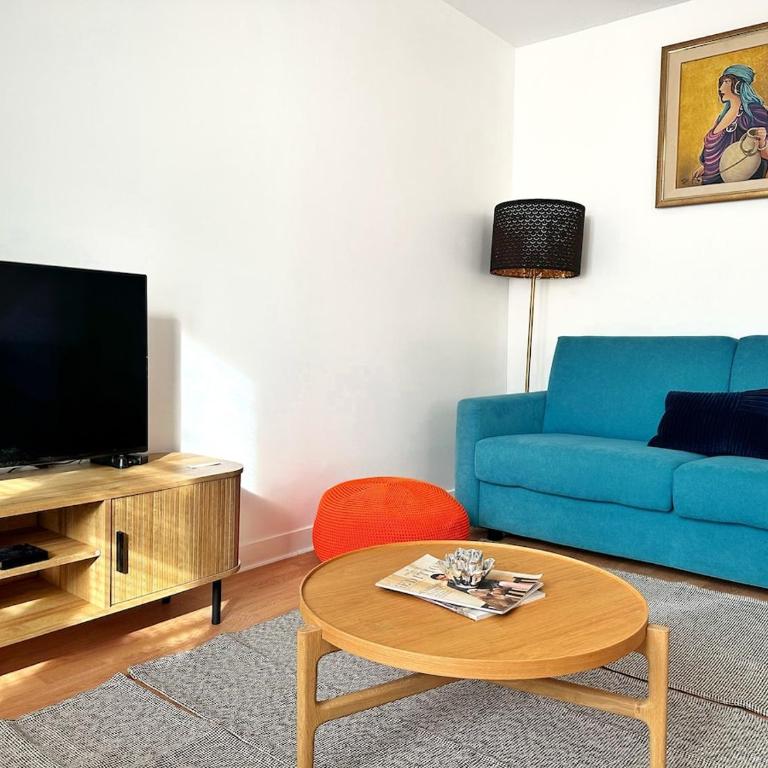 Celine 31 Bright Apartment Between Champs Élysée and Eiffel Tower - Two-Bedroom Apartment - 11