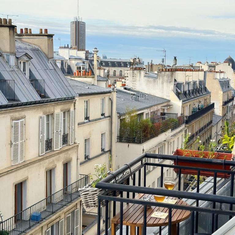 Celine 31 Bright Apartment Between Champs Élysée and Eiffel Tower - Two-Bedroom Apartment - 17