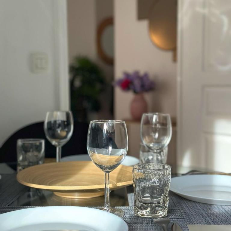 Celine 31 Bright Apartment Between Champs Élysée and Eiffel Tower - Two-Bedroom Apartment - 18