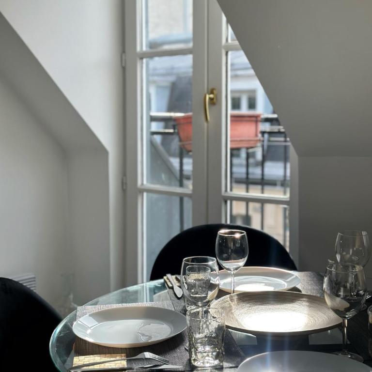 Celine 31 Bright Apartment Between Champs Élysée and Eiffel Tower - Two-Bedroom Apartment - 23