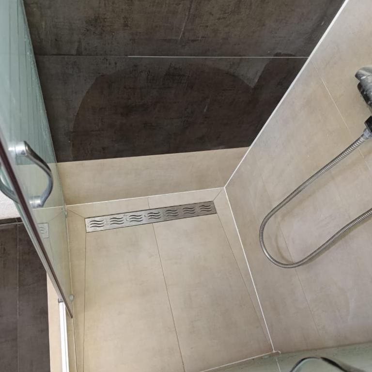 Apartmani Sutomore Tri Palme - Deluks Dvokrevetna Soba sa Bračnim Krevetom - 3