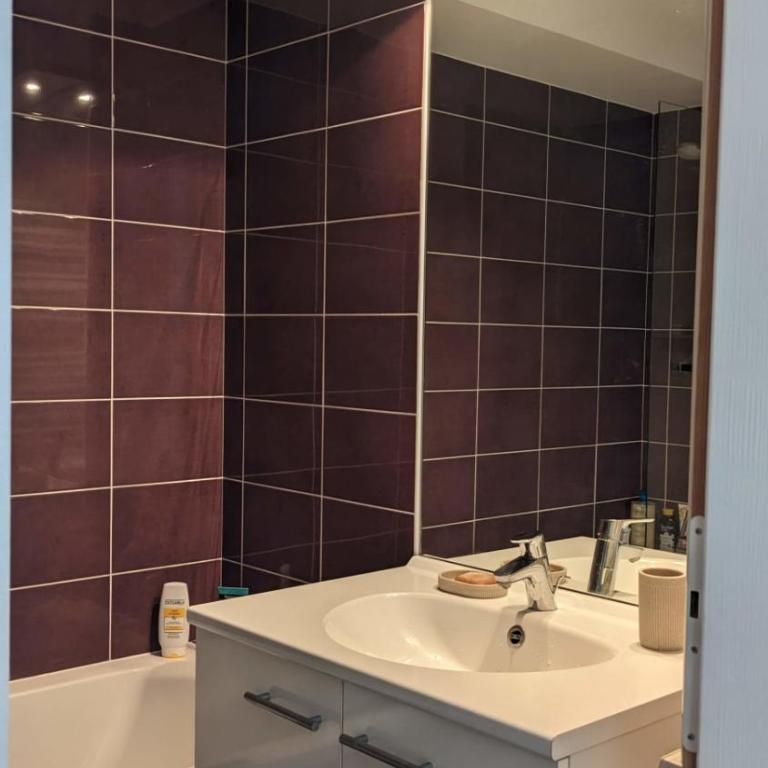Comfortable apartment near transport - Apartamento - 8