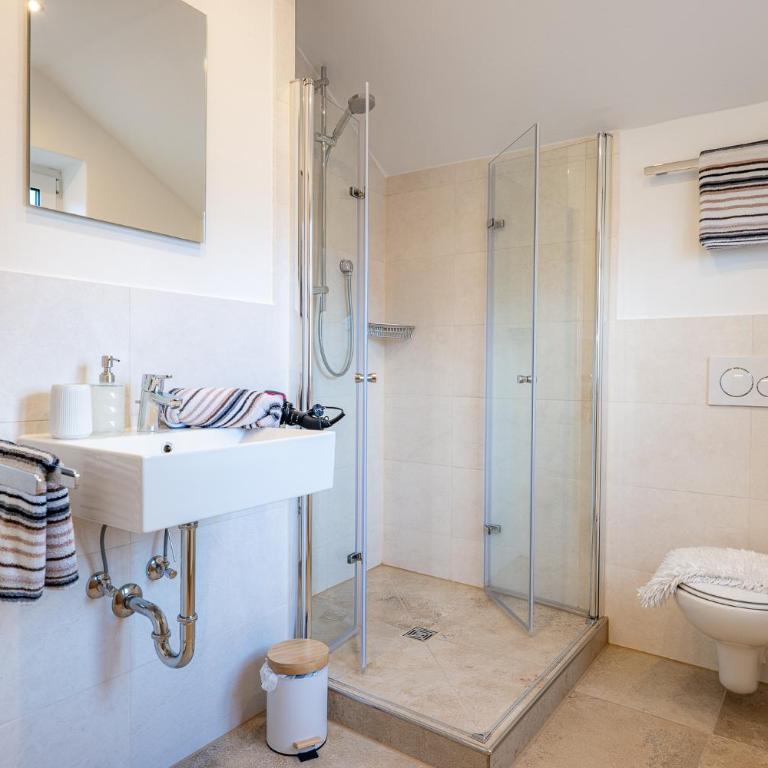 Haus Dippel am Kurpark inklusive Chiemgaukarte - Deluxe Doppelzimmer mit Balkon - 7