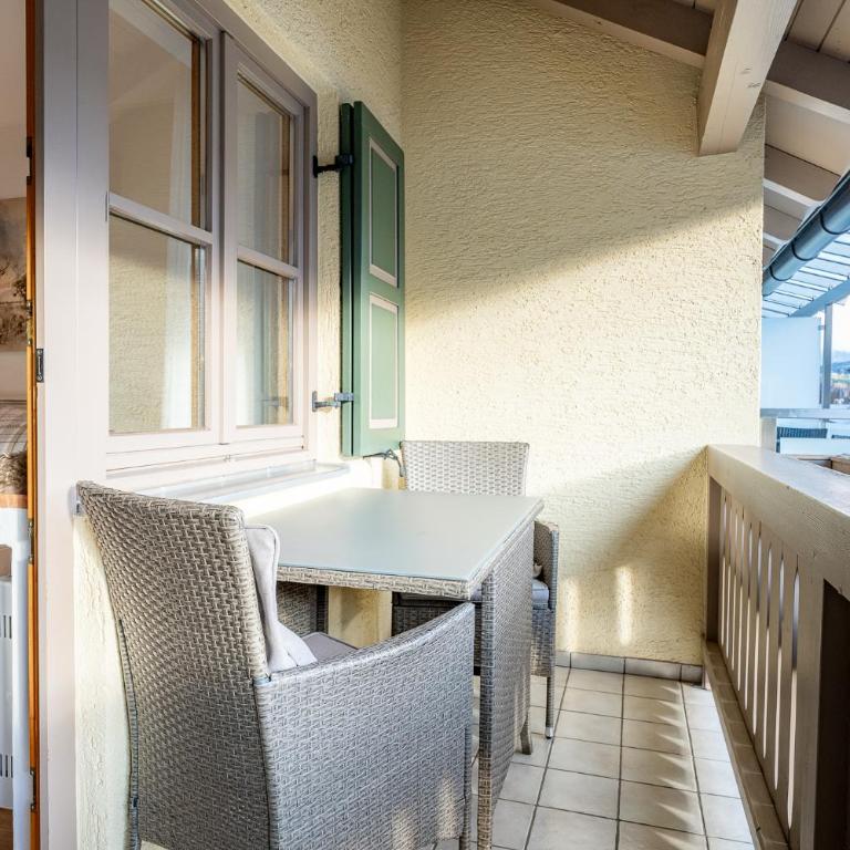 Haus Dippel am Kurpark inklusive Chiemgaukarte - Deluxe Doppelzimmer mit Balkon - 12