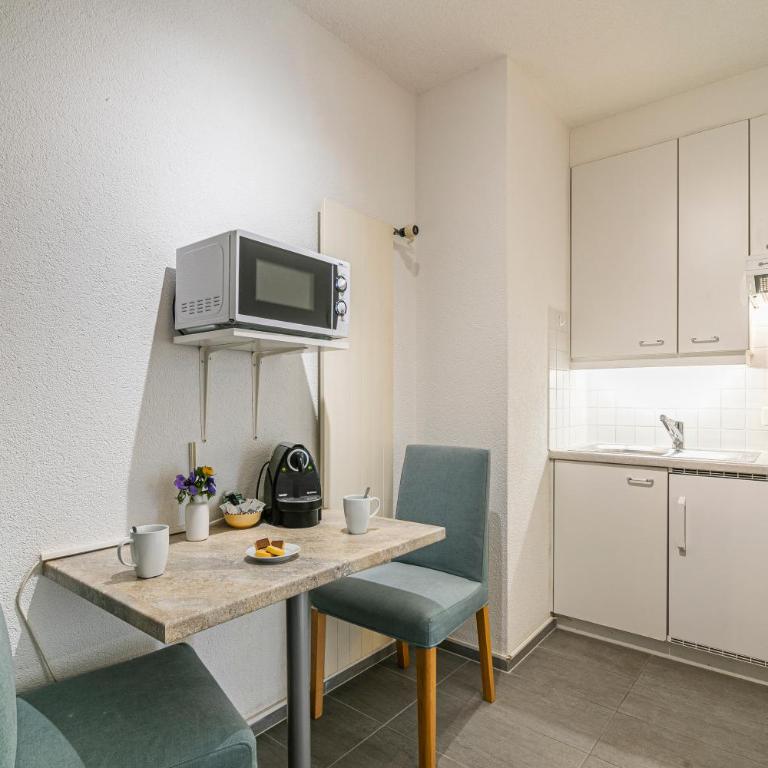Simplon Residence - Central and Self Check In - Deluxe Studio - 4