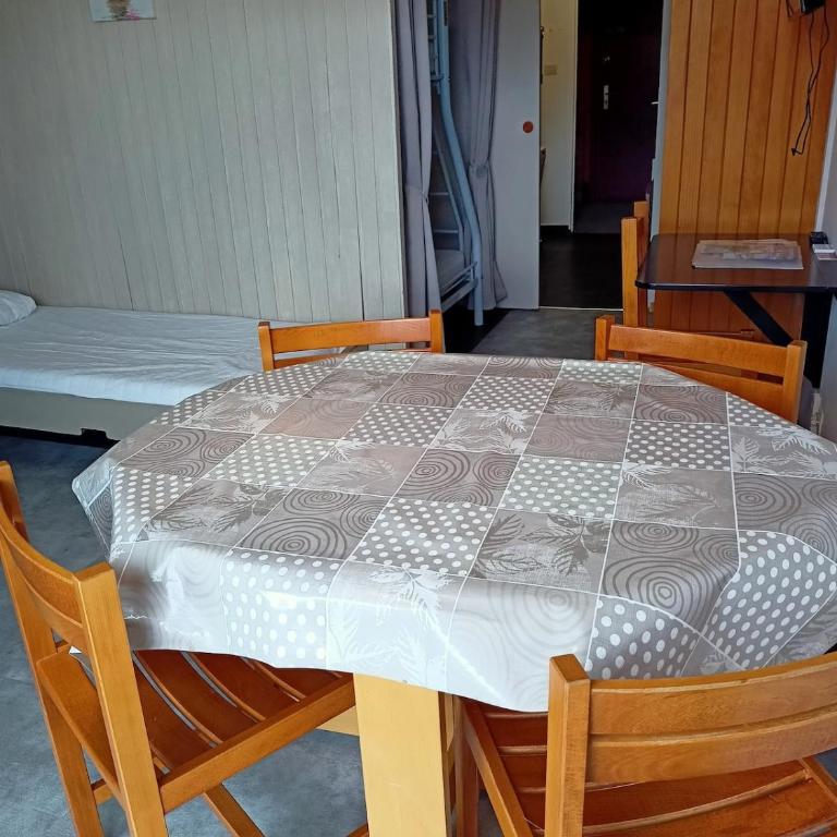 Studio lumineux et cosy avec vue montagne 7è étage - Appartement 2 Chambres - 12