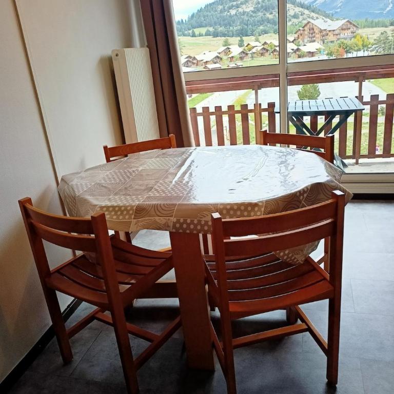 Studio lumineux et cosy avec vue montagne 7è étage - Appartement 2 Chambres - 13