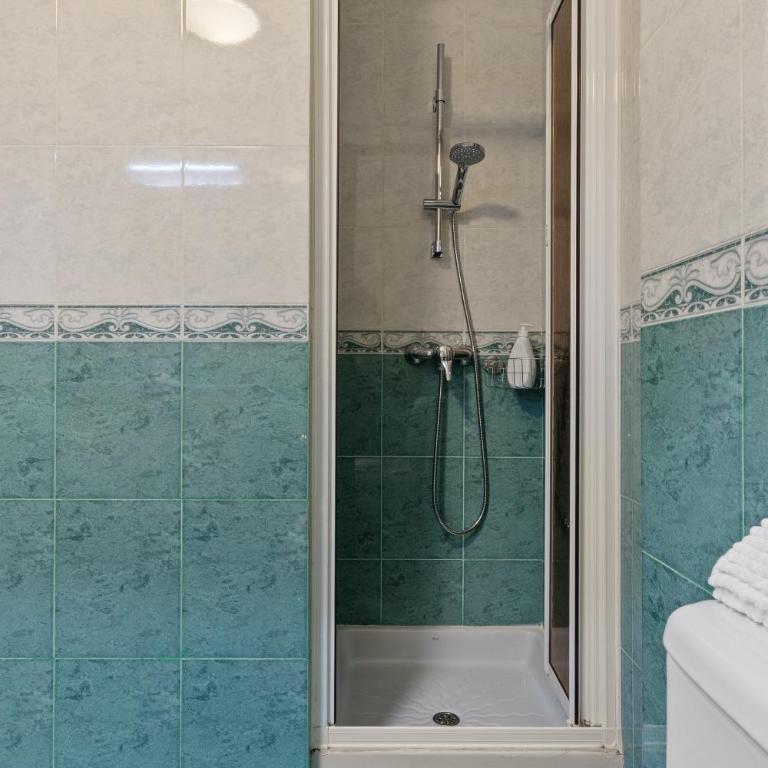 La Roca - Three-Bedroom Apartment - 8