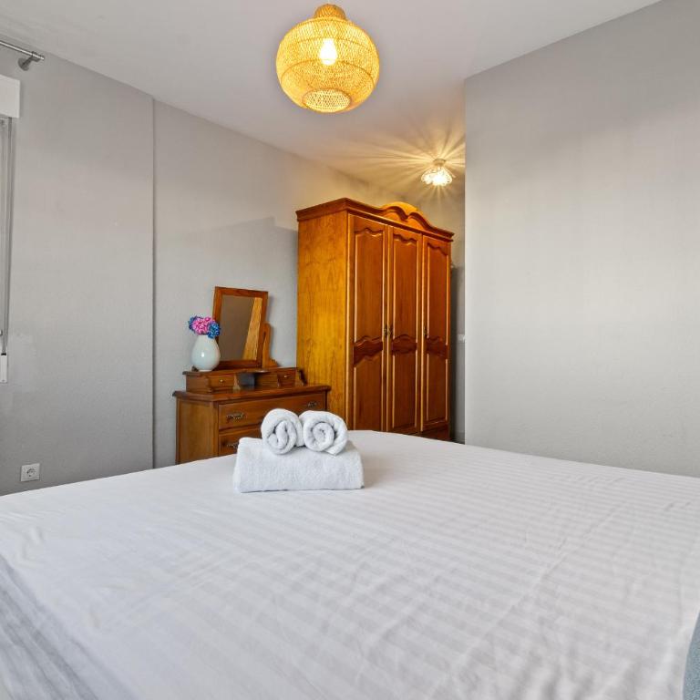 La Roca - Three-Bedroom Apartment - 18