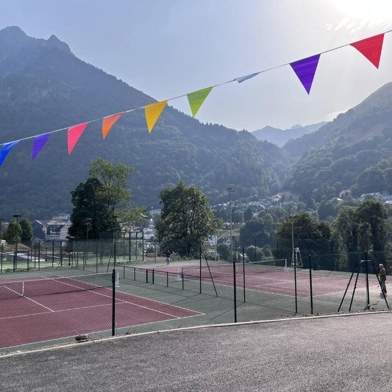Appartement pour 5 personnes avec vue sur montagnes et village, à Cauterets, proche télécabines - FR-1-812-63 - Appartement - 12