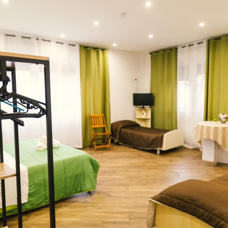 Galka Rooms - Quadruple Room with Private Bathroom - 3