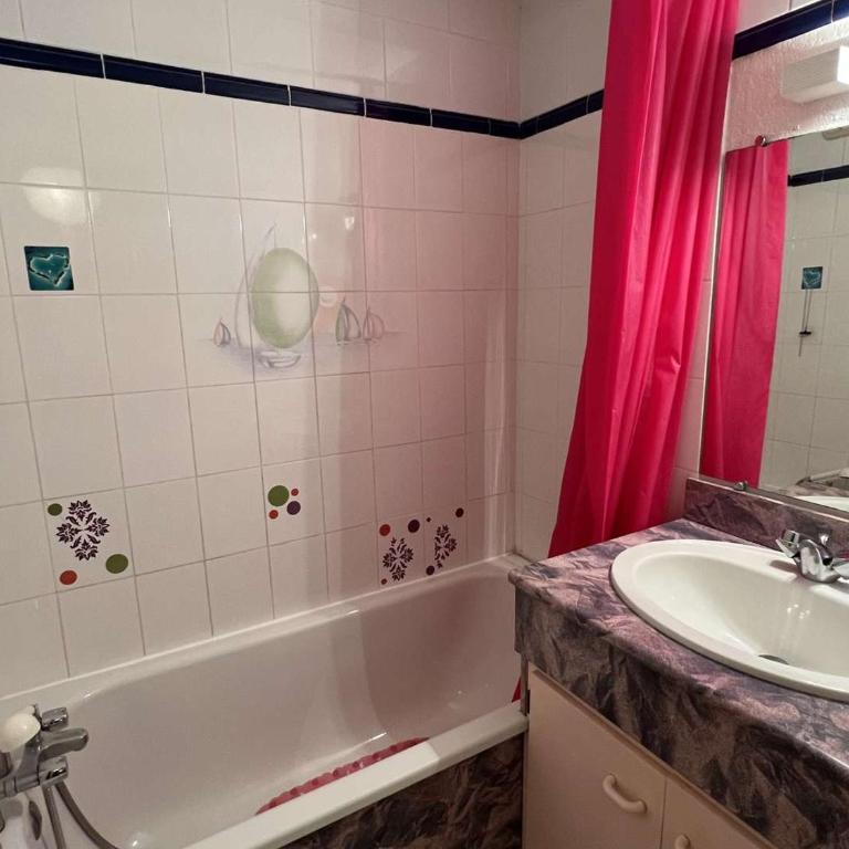 T2 avec terrasse, parking privé, proche plage - FR-1-701-18 - Apartamento - 10