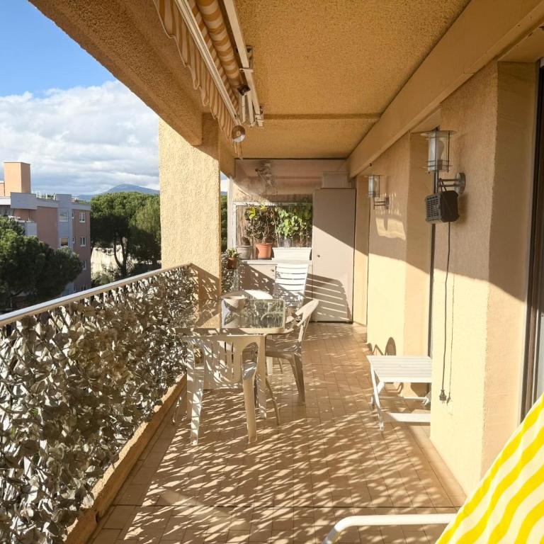 2 pièces cosy avec grande terrasse & piscine - Appartement 1 Chambre - 16