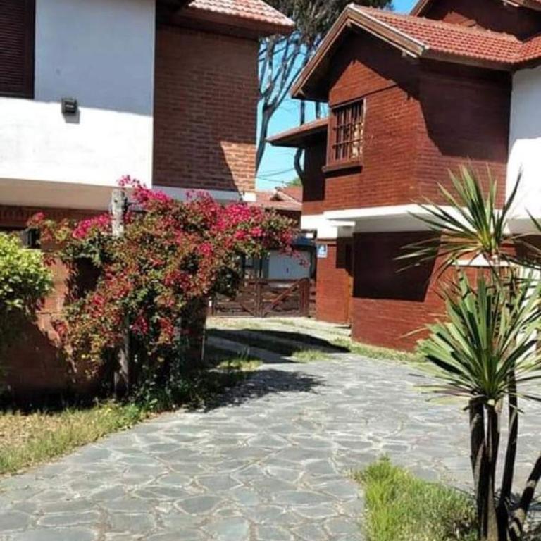 Triplex zona centrica Lucila del Mar - Casa de 3 dormitorios - 1
