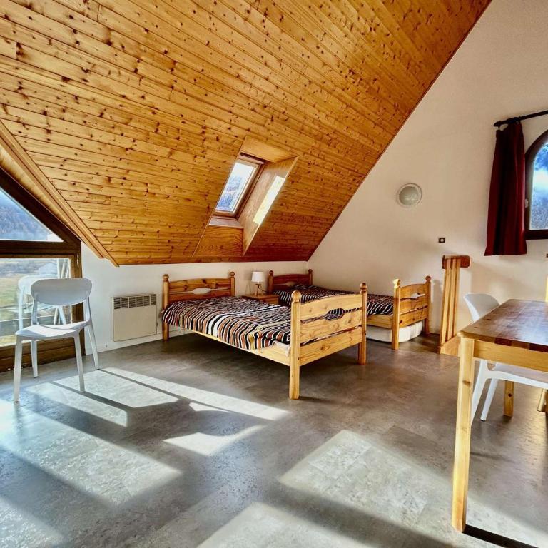 Grand appartement 4 chambres, proche centre et pistes, parking privatif - Appartement 4 Chambres - 15