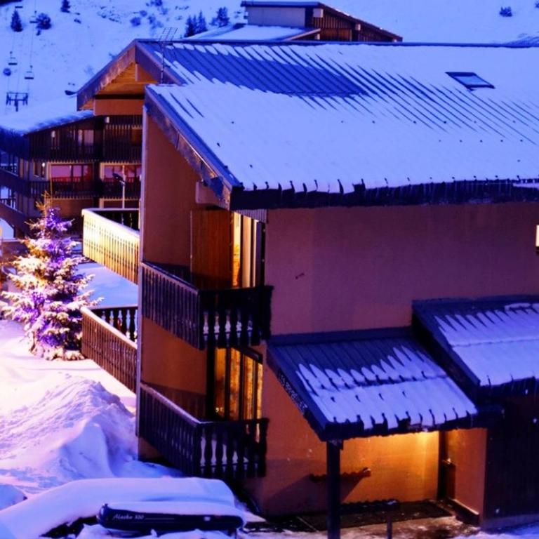 Studio cabine au pied des pistes avec balcon et parking gratuit - Apartment mit 1 Schlafzimmer - 12