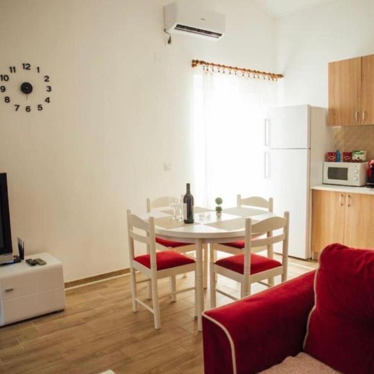 Apartments Tijana - Apartman sa 3 Spavaće Sobe i Balkonom - 2