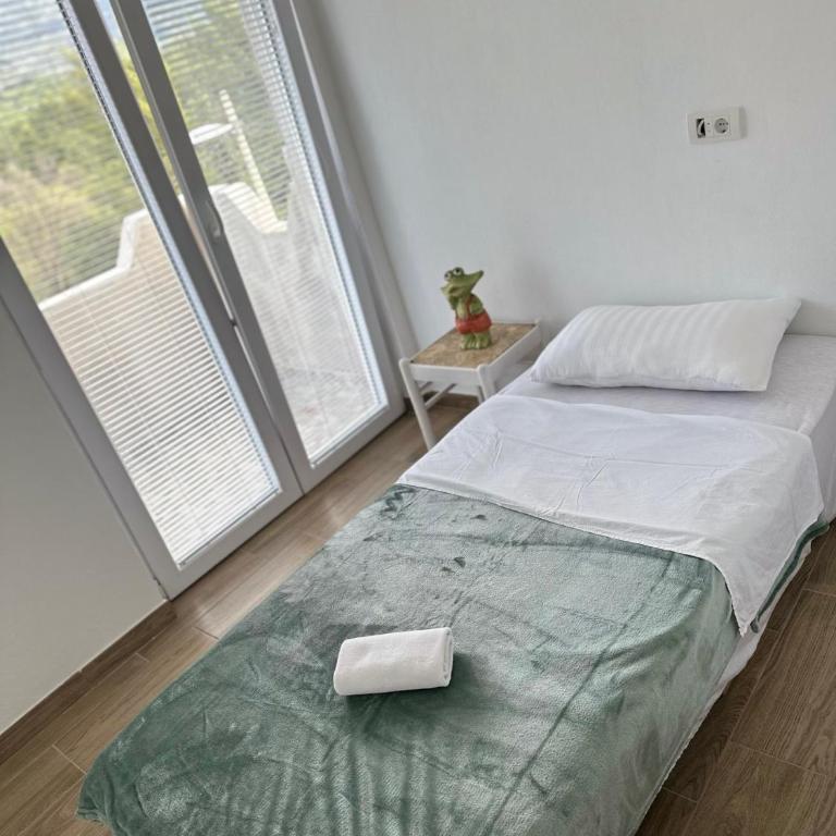 Apartments Tijana - Apartman sa 3 Spavaće Sobe i Balkonom - 11