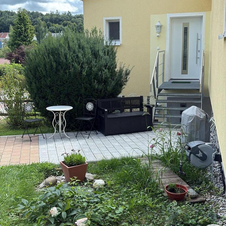 Ferienwohnung Wiesenblume - Apartment mit 1 Schlafzimmer und Terrasse - 1
