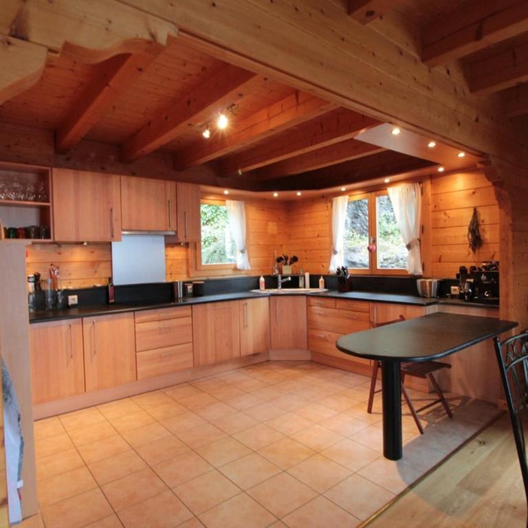 Chalet 3 chambres 8 pers avec cheminée et parking à 1000m des pistes - FR-1-572-49 - Chalet (8 Adultes) - 5