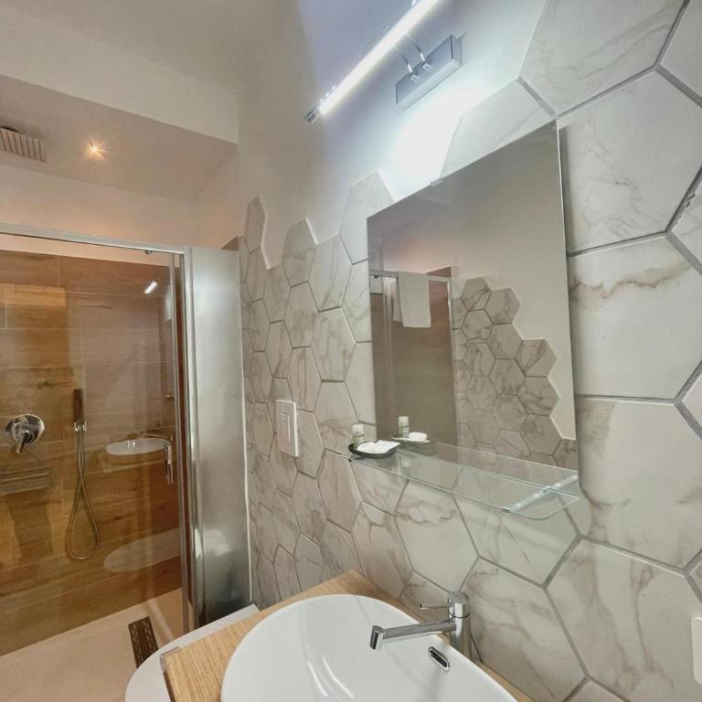 Domus Fontana - Deluxe Double Room with Balcony - 5