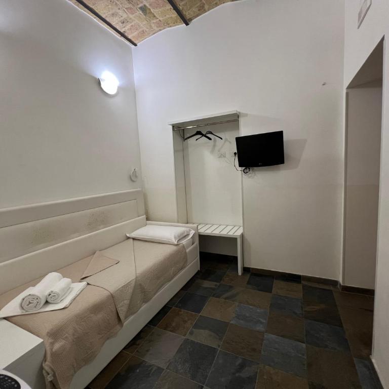 Golden Nice - Single Room - 4