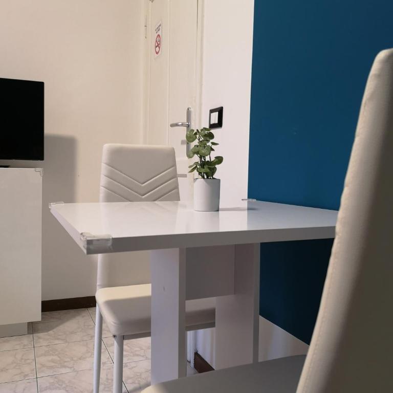 Creti Room Guesthouse - Camera Matrimoniale con Bagno in Comune - 25