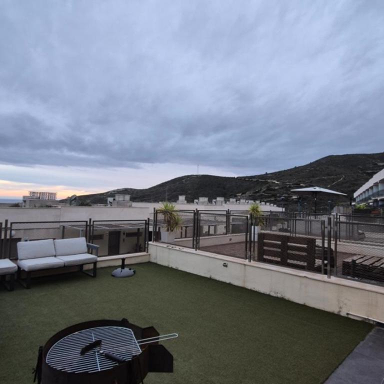 Piscina, Barbacoa, Jardín privado, Adosado familiar 160 m, vistas al mar y montaña, 7 personas, wifi, mascotas - Casa Unifamiliar de 2 dormitorios - 72