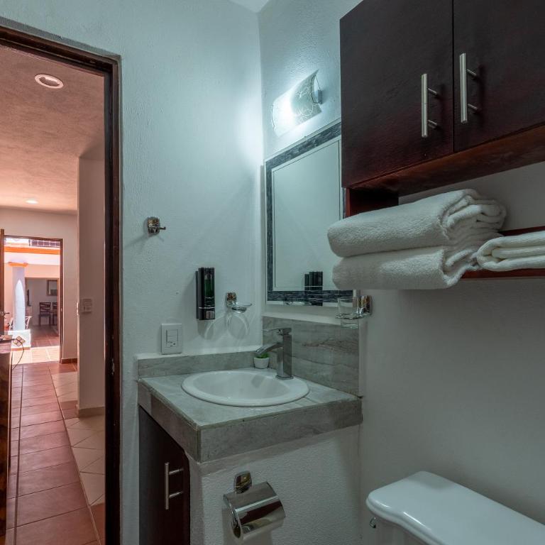 New Puerto Vallarta Retreat with Private Terrace - Apartment with Shower - 20