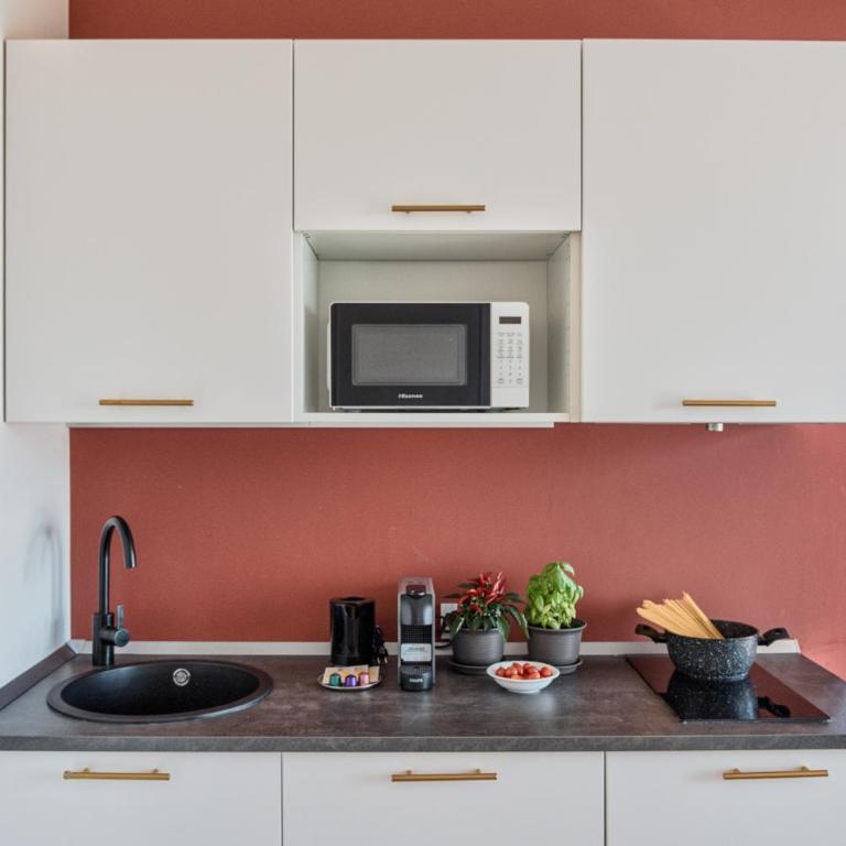 Brandolini Apartment by SuitesV - Appartamento di design nel centro storico di Treviso con vista panoramica e parcheggio riservato - Studio - 15