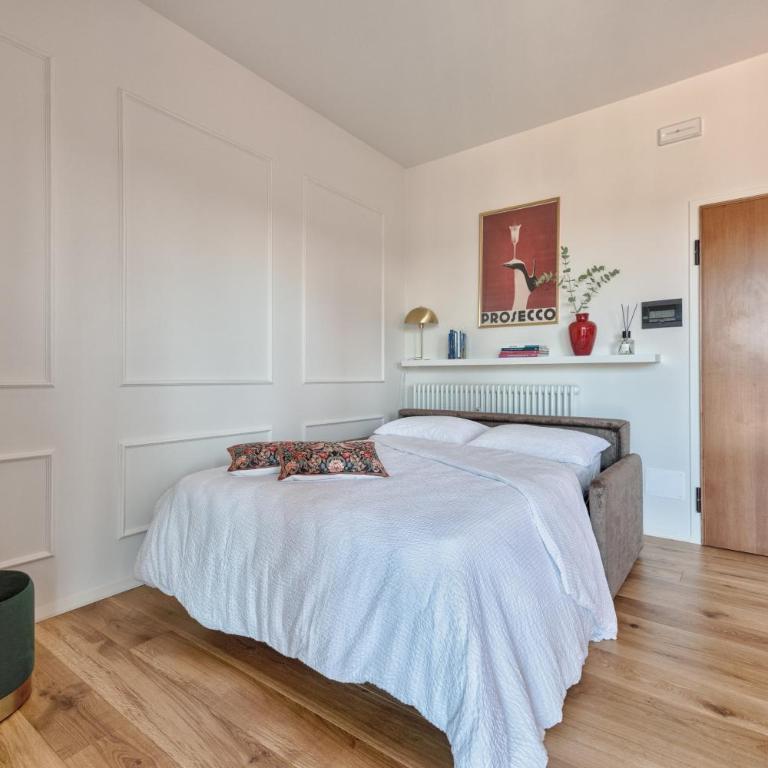 Brandolini Apartment by SuitesV - Appartamento di design nel centro storico di Treviso con vista panoramica e parcheggio riservato - Studio - 7