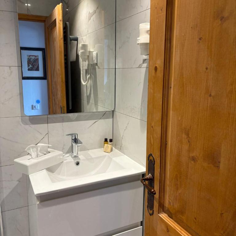 Arc1950 Prince des Cimes six bed, ski-in, ski-out, Saturday check-in-and-out - Appartement Supérieur 2 Chambres - 17