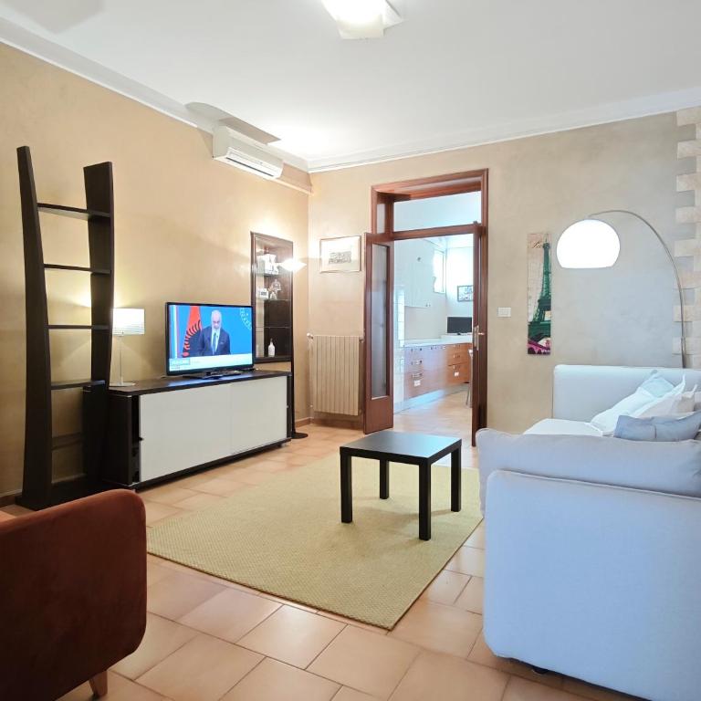 ComodHouse - Two-Bedroom Apartment with Balcony - 13