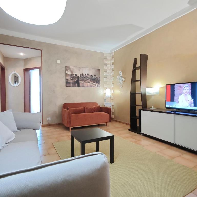 ComodHouse - Two-Bedroom Apartment with Balcony - 19