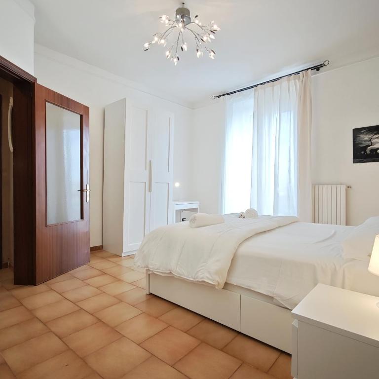 ComodHouse - Two-Bedroom Apartment with Balcony - 25