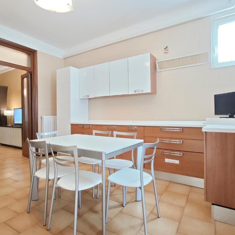 ComodHouse - Two-Bedroom Apartment with Balcony - 32