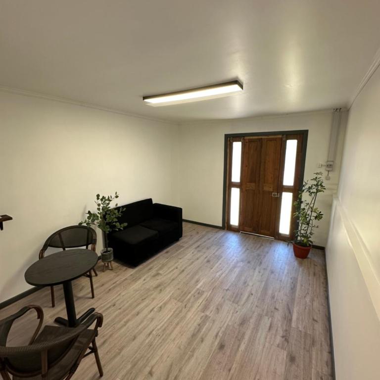 Angol Suite - One-Bedroom Apartment - 8