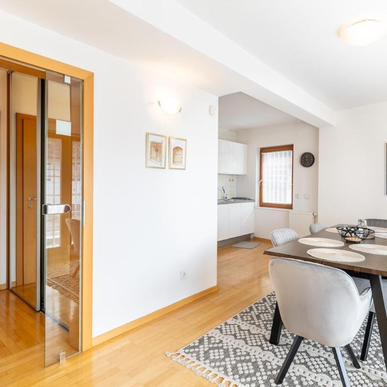 Luxury 2bdr suite in Old town with free parking - Apartman sa 2 Spavaće Sobe - 14