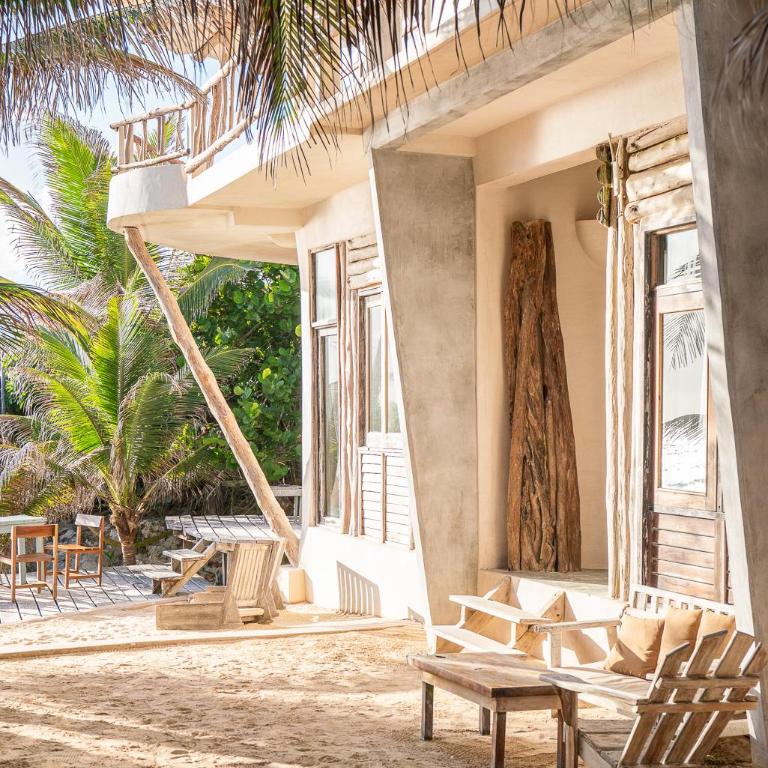 La Posada del Sol Boutique Hotel Tulum - Habitación con 1 cama extragrande, 1 cama doble y vistas parciales al mar - 9
