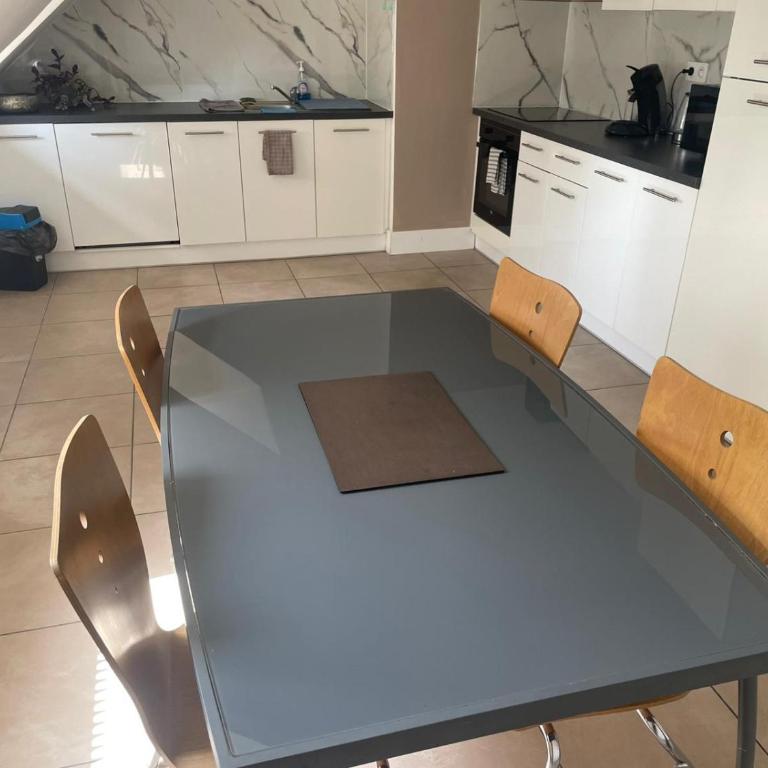 Appartement spacieux, proche centre ville - Apartamento de 3 dormitorios - 4