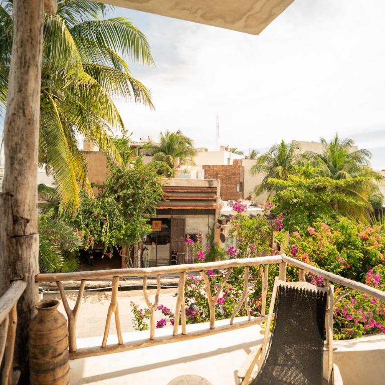 La Posada del Sol Boutique Hotel Tulum - Habitación con terraza o balcón y vistas al jardín - 18