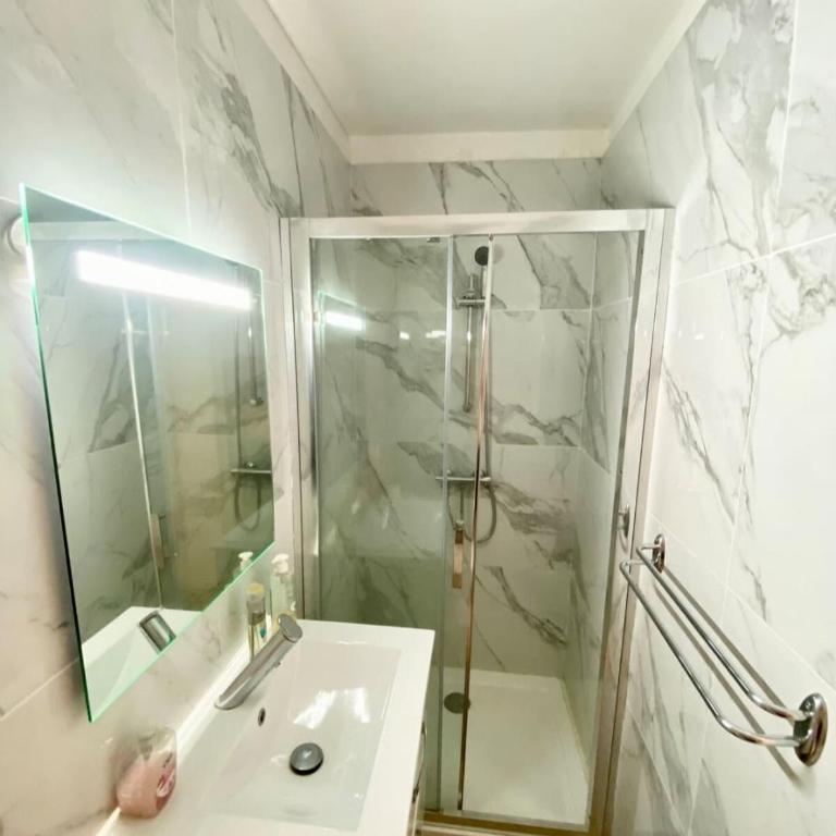 Charmant T2, à seulement 3 minutes à pied du centre ville, et des halles - Appartement 1 Chambre - 8