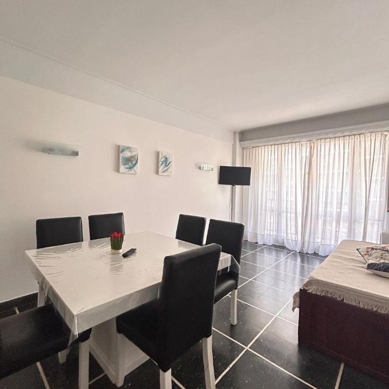 spacious apartment with view to the Av. Colon - Apartment - 12