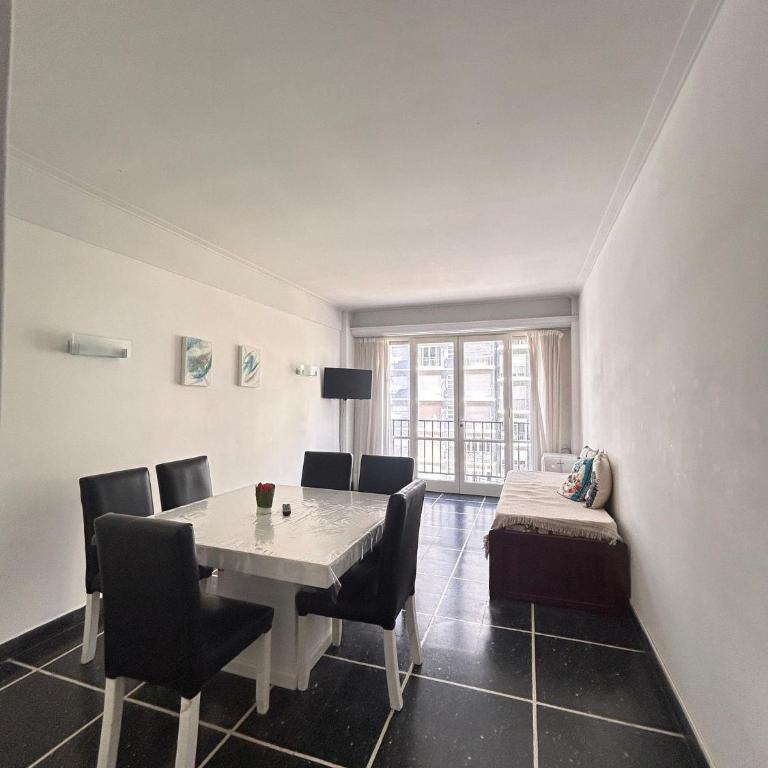 spacious apartment with view to the Av. Colon - Apartment - 15