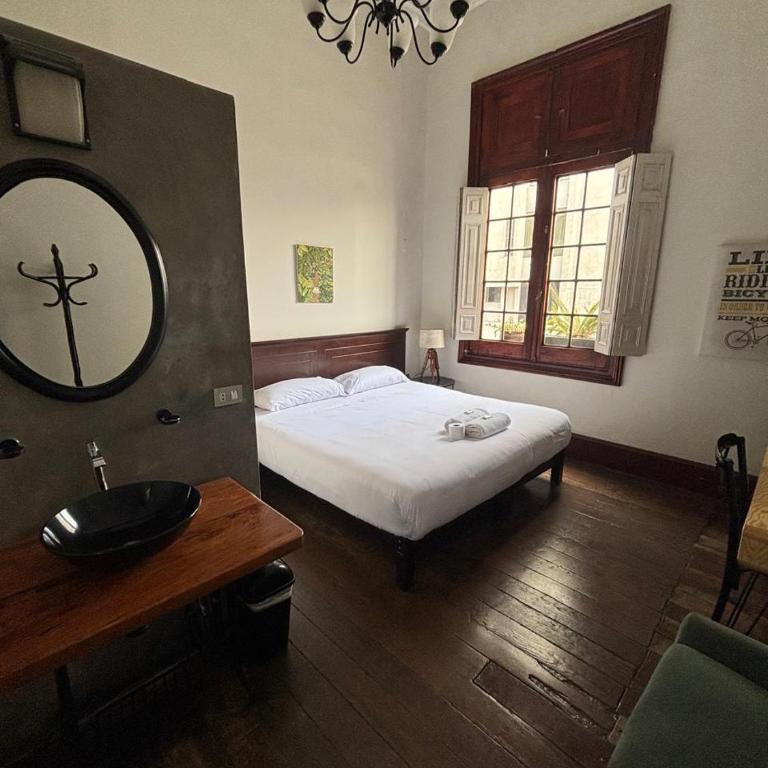 1900 Hostel - Habitación con cama grande - 4