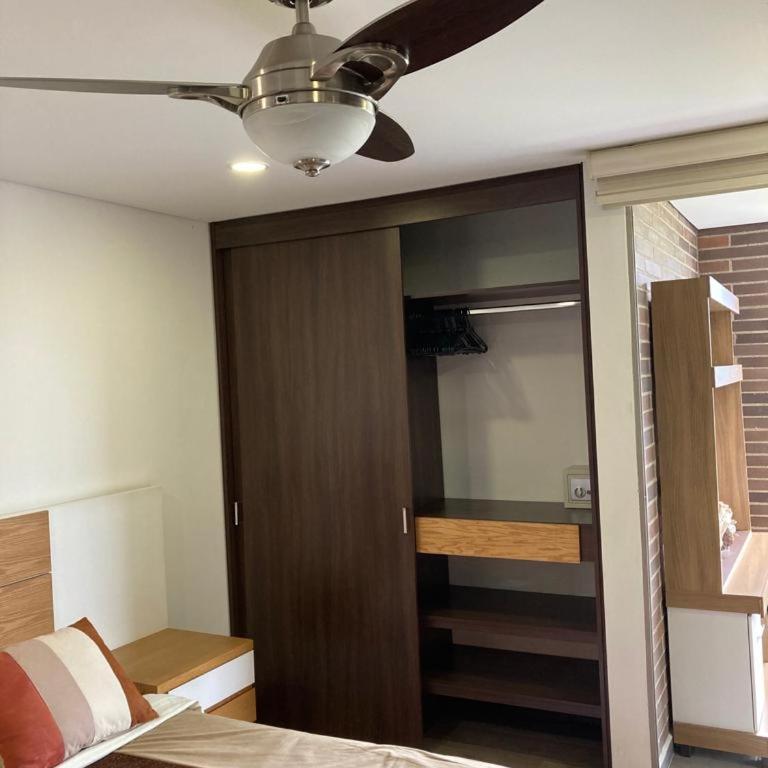 Beautiful Loft close to airport,pool gym & parking - Apartamento Superior de 1 dormitorio - 11