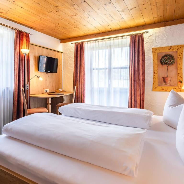 Das Maximilian - Feines Landhotel am Schliersee - Doppelzimmer mit Seeblick - 1