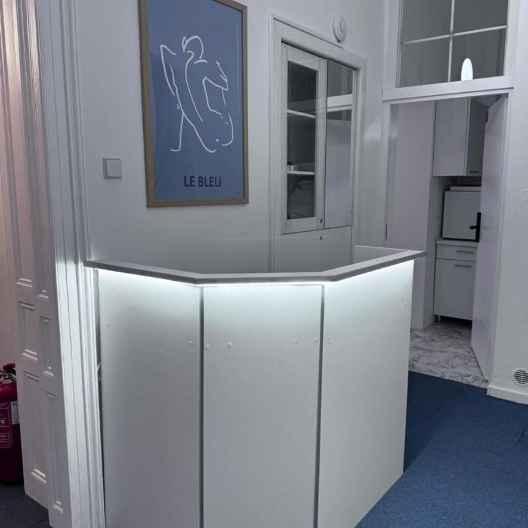 Royal Blue Central Point - Standard Double Room - 18
