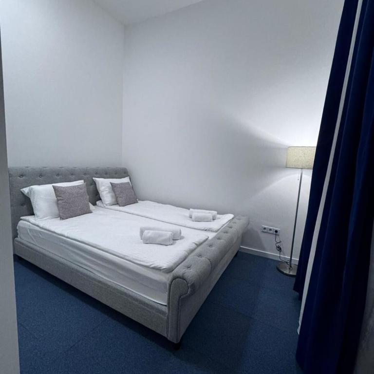 Royal Blue Central Point - Standard Double Room - 21